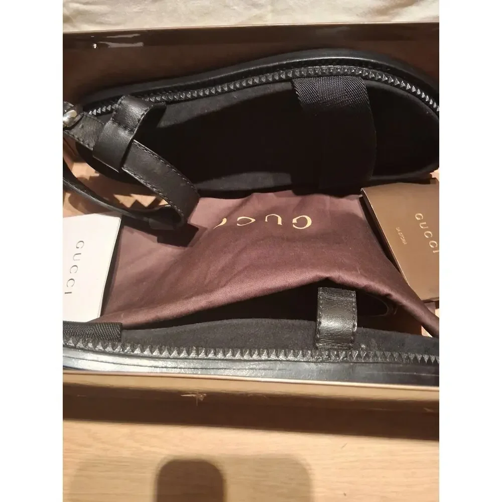 NIB GUCCI BLACK LEATHER AND CANVAS LOGO FLATS BUCKLE SANDALS 8.5 194364